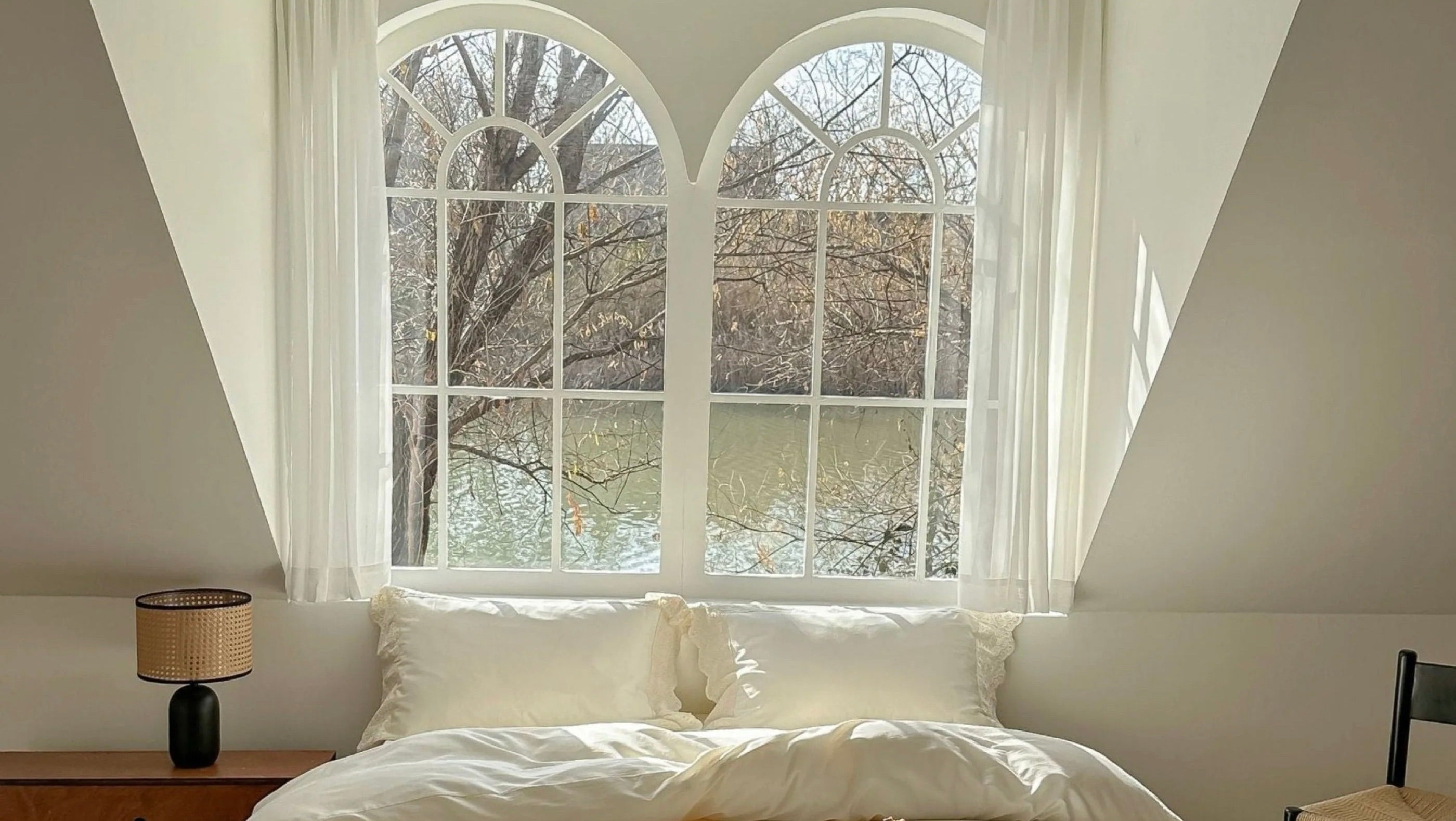 Balancing Work & Comfort: Creating a Cozy Bedroom Sanctuary During My Ever Lasting Internship ౨ৎ - Ever Lasting