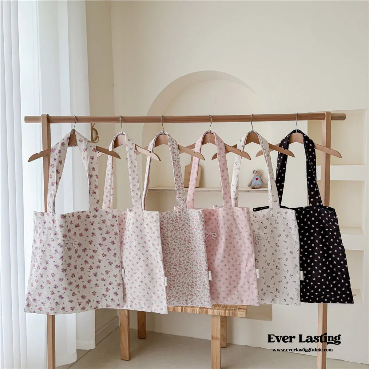 🌿 Beyond the Canvas: Meet the Creatives Shaping Ever lasting’s Next Tote 🎨✨ - Ever Lasting