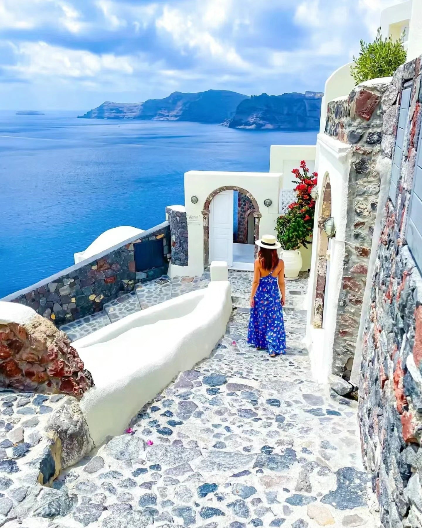 Create a Stylish and Spacious Bedroom: Tips from Ever lasting - Ever Lasting