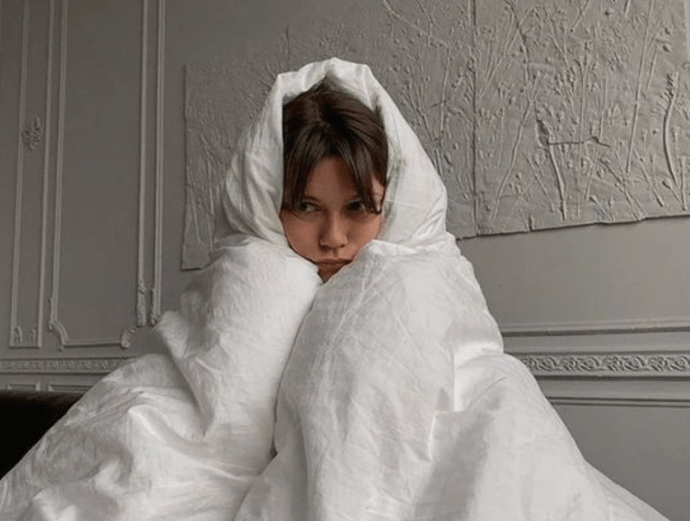 Creating a Cozy Autumn Bedroom: Tips for a Warm and Inviting Bedroom - Ever Lasting