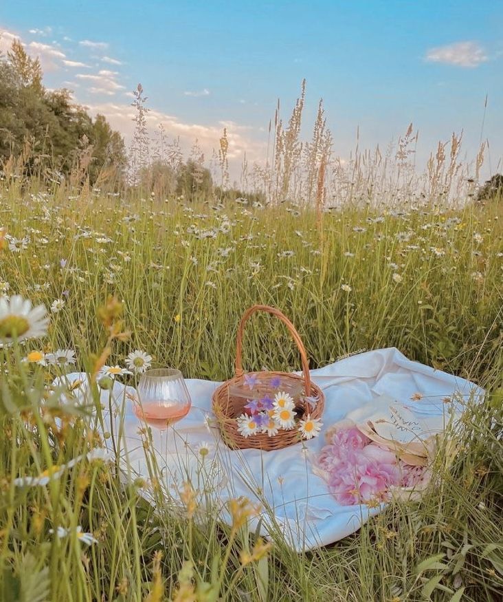 Creating an Easter Haven: A Guide to the Perfect Easter Bedroom Aesthetic - Ever Lasting