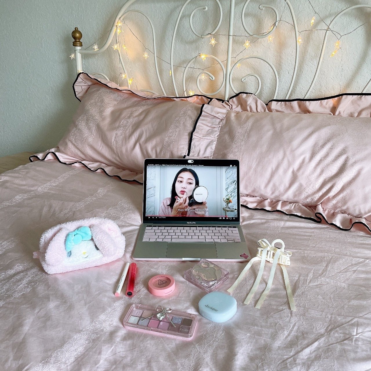 How To Achieve The Coquette Aesthetic In Your Dorm Room - Ever Lasting