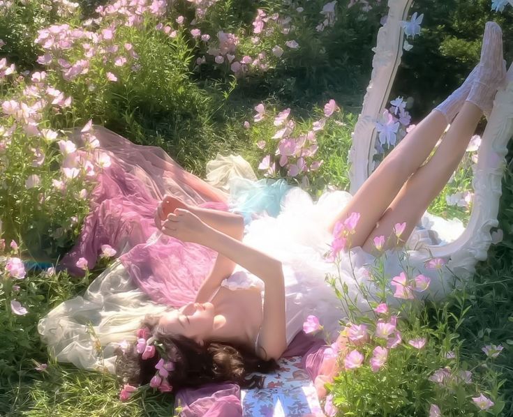 Light and Bright: Bedding Trends to Welcome Spring into Your Home - Ever Lasting