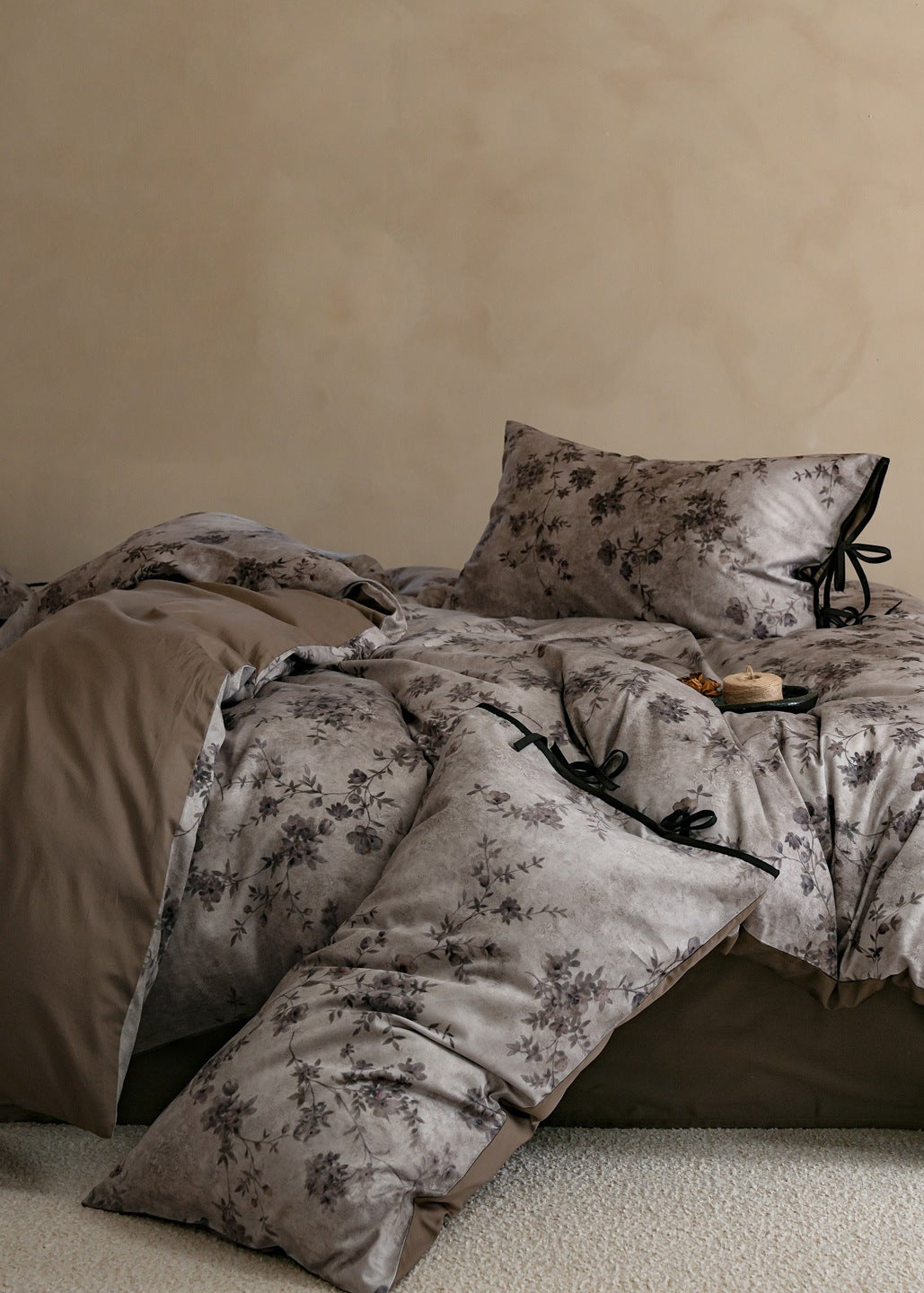 Birchwood Cotton Floral Bedding Set / Gray
