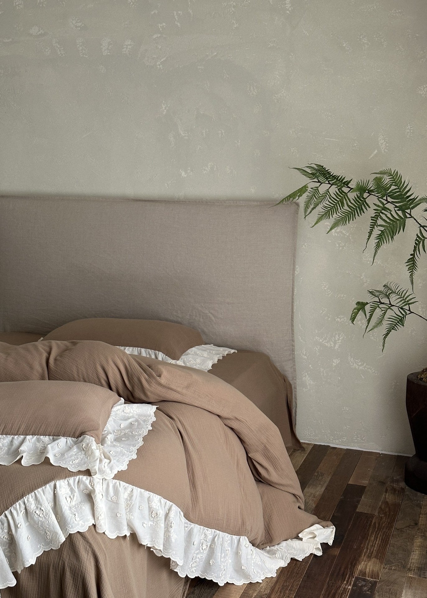 Linden Ruffle Lace Bedding Bundle