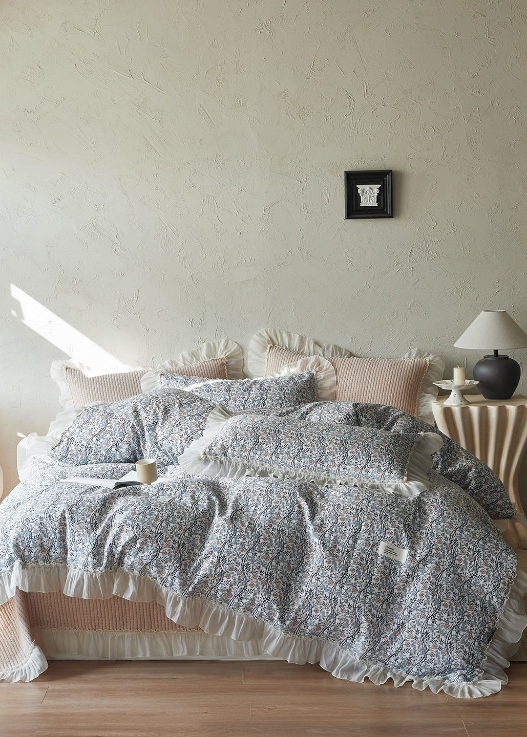 Harper Floral Ruffle Bedding Set / Blue
