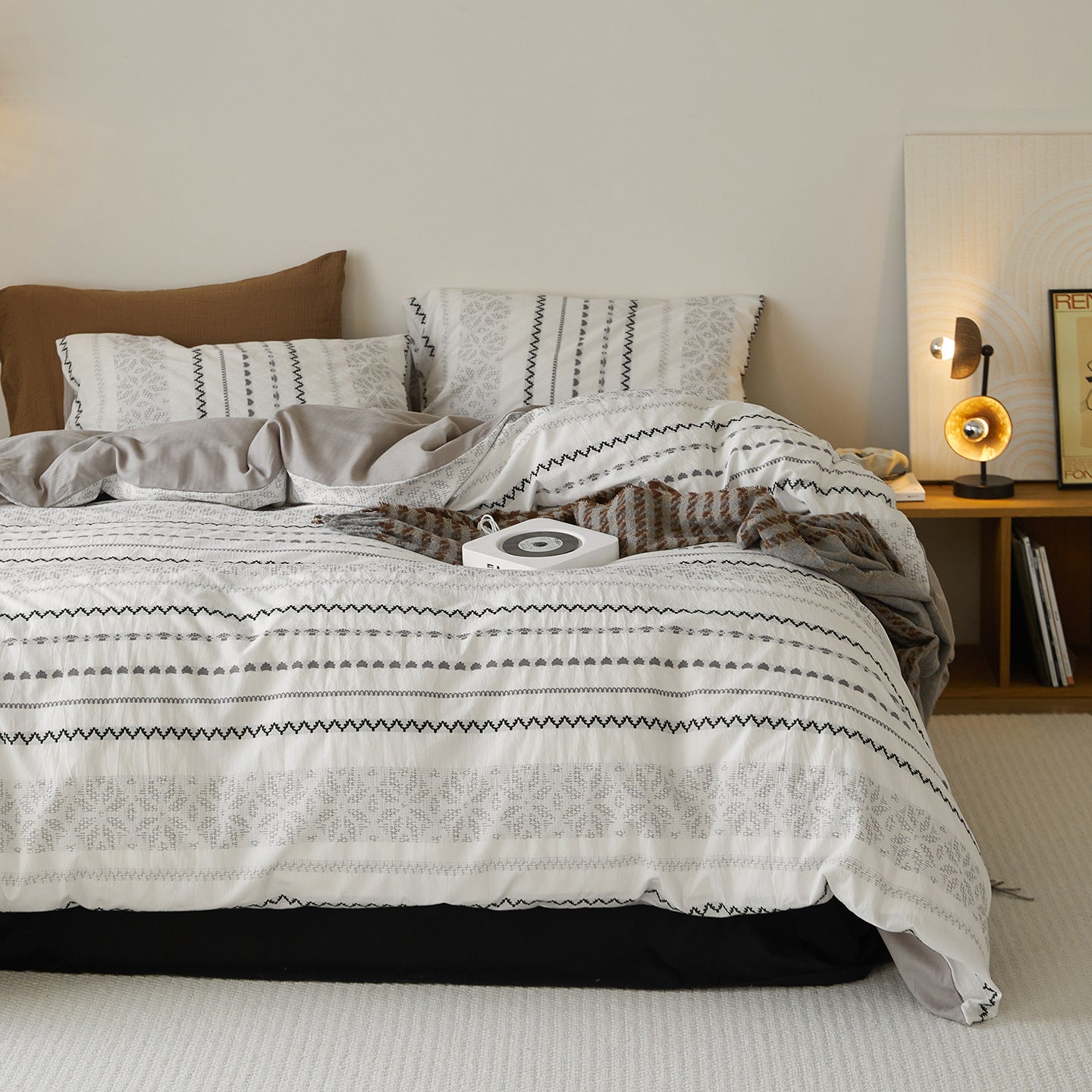 Adriana Jacquard Bedding Set / Black + White