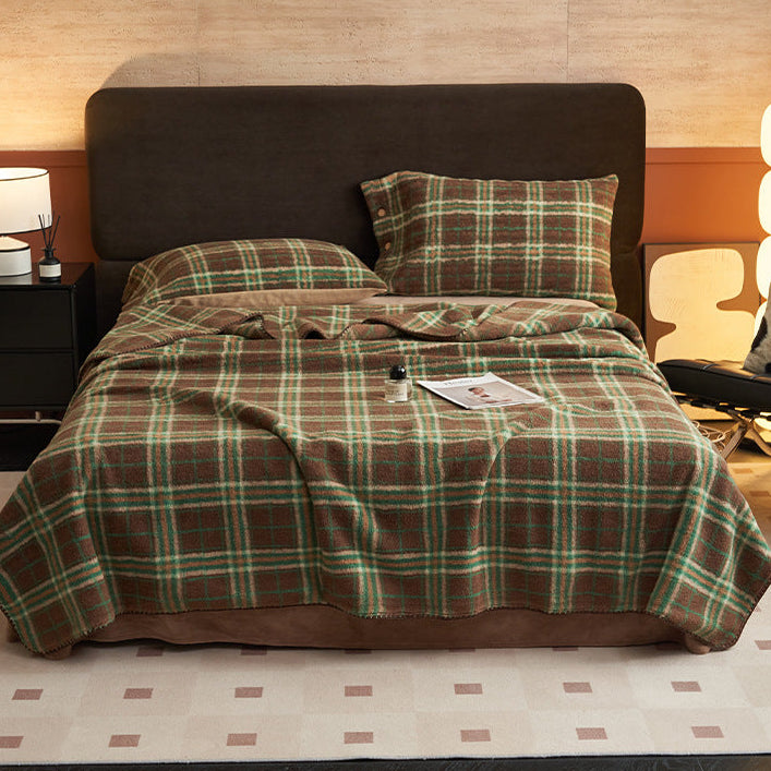 Asher Fleece Throw Blanket / Green