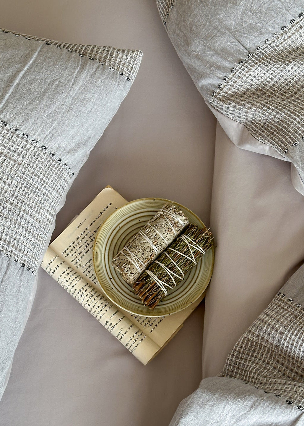 Elianna Striped Pastel Bedding Set / Khaki