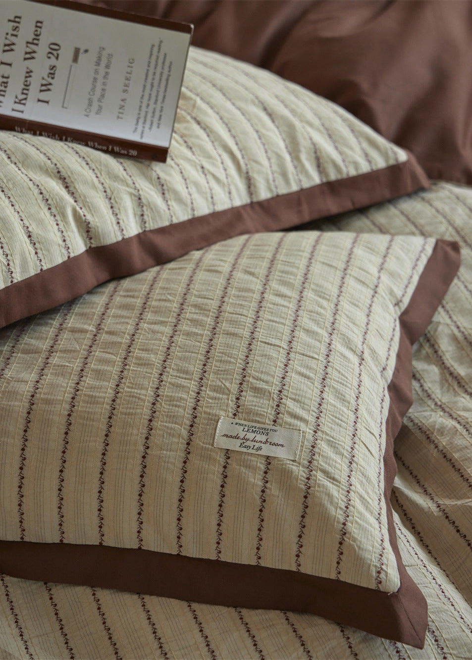 Emery Jacquard Bedding Set / Brown