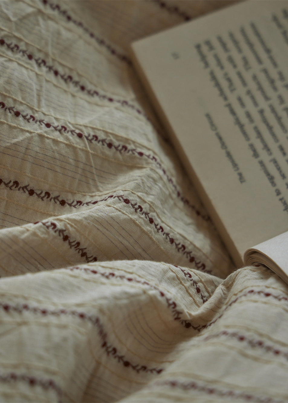 Emery Jacquard Bedding Set / Brown