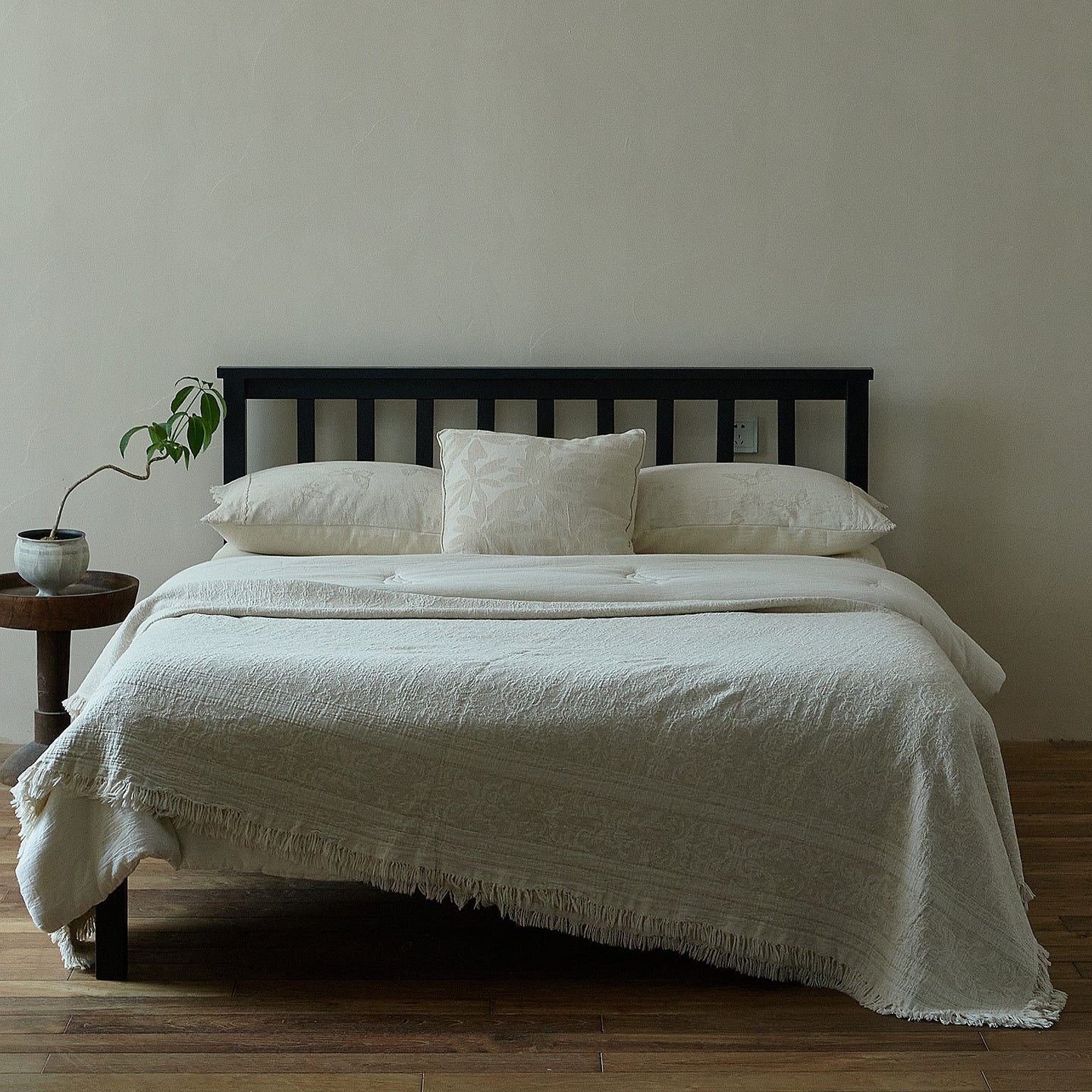 Helena Jacquard Throw Blanket / Pink