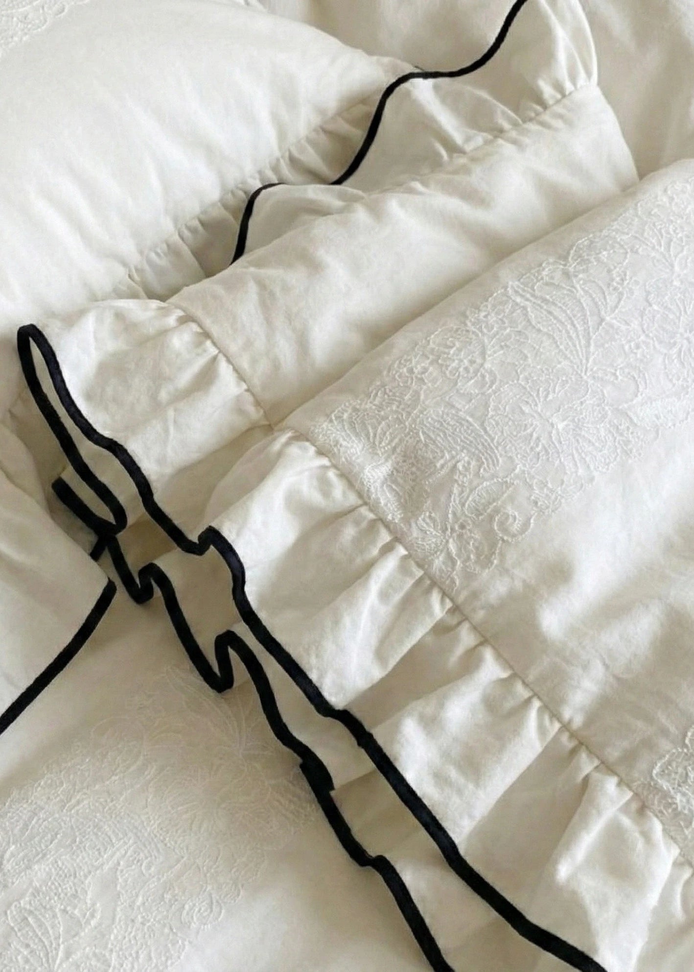 Silky Ruffle Small Room Bedding Set / Ivory White