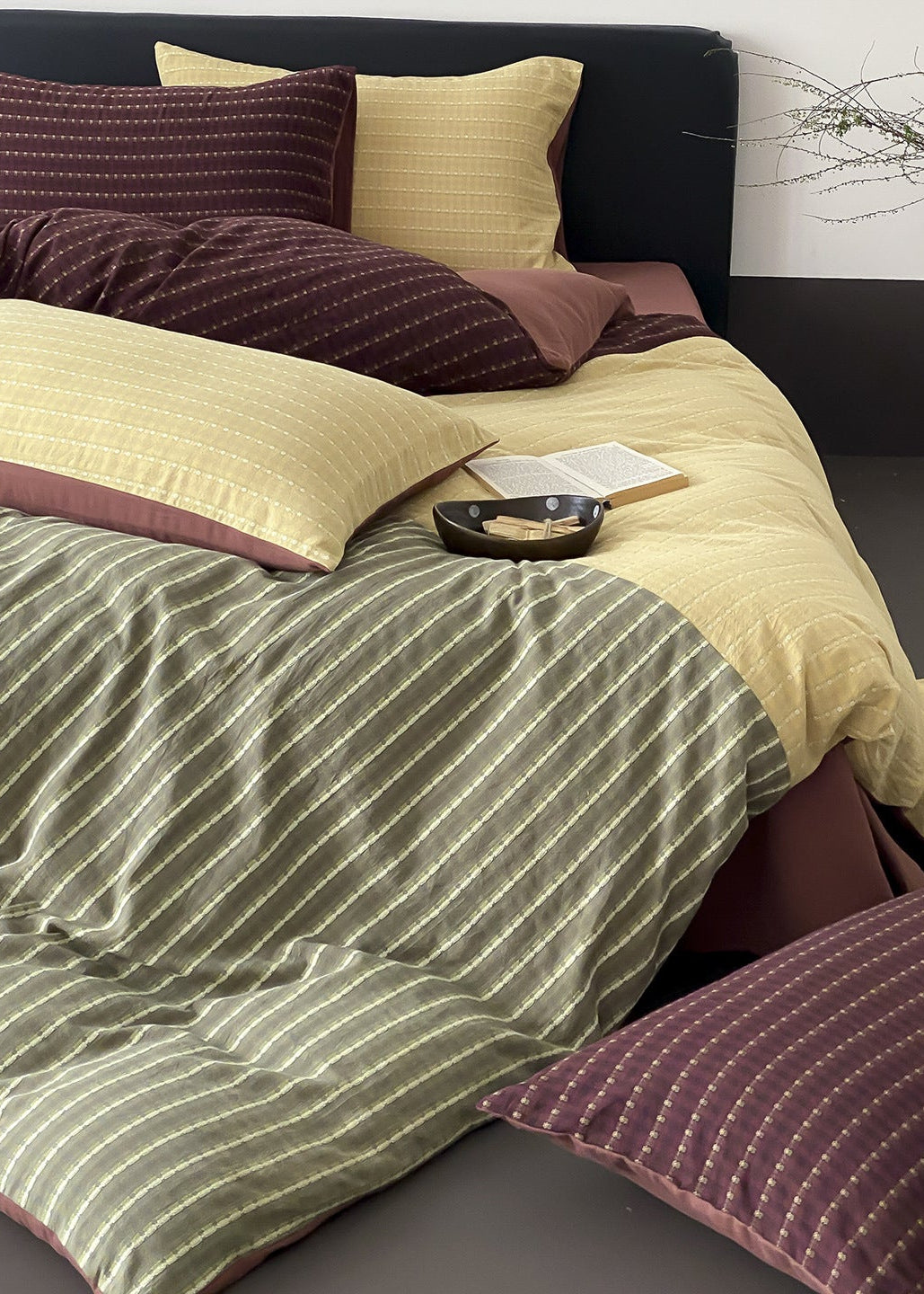 Kaia Jacquard Bedding Set / Yellow + Brown