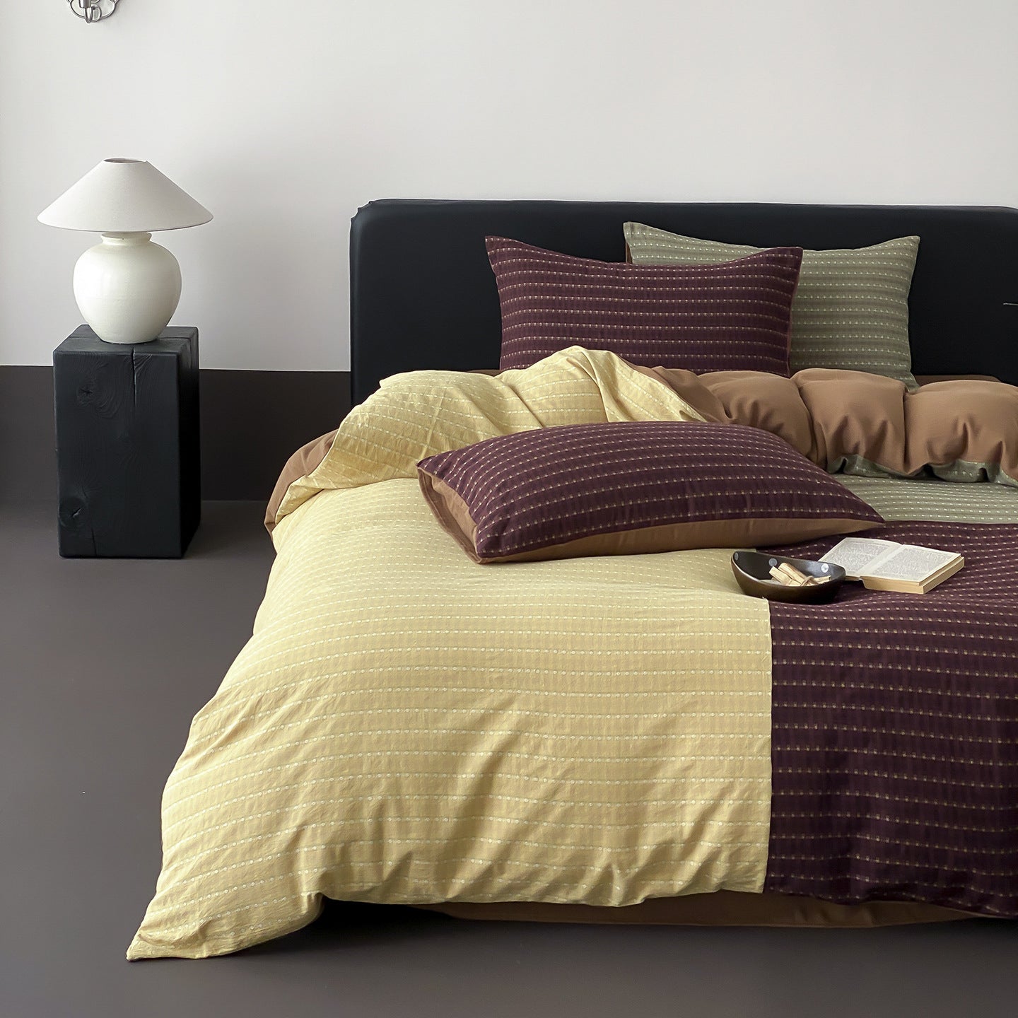 Kaia Jacquard Bedding Set / Yellow + Brown