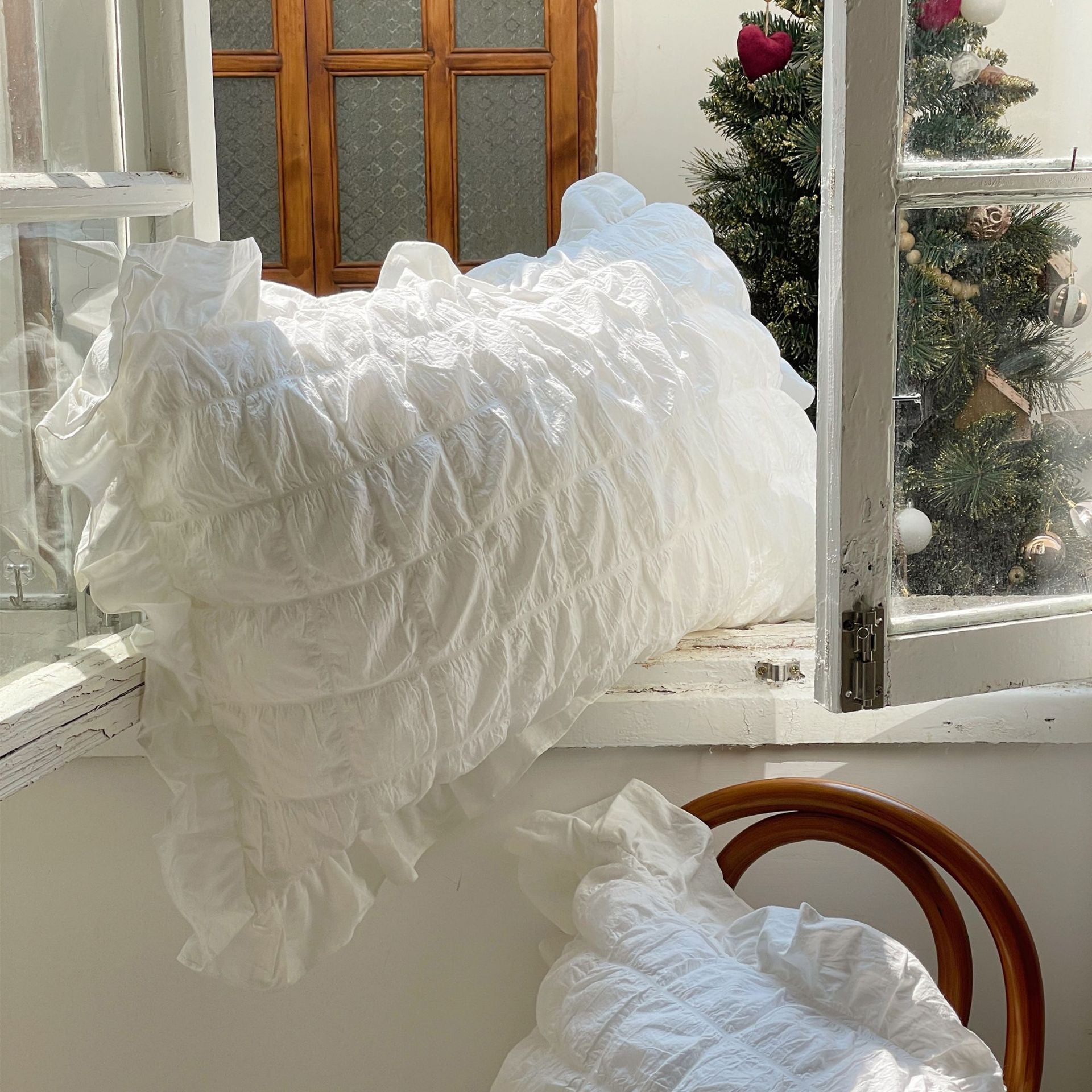 Marshmallow Puff Ruffle Bedding Set / White