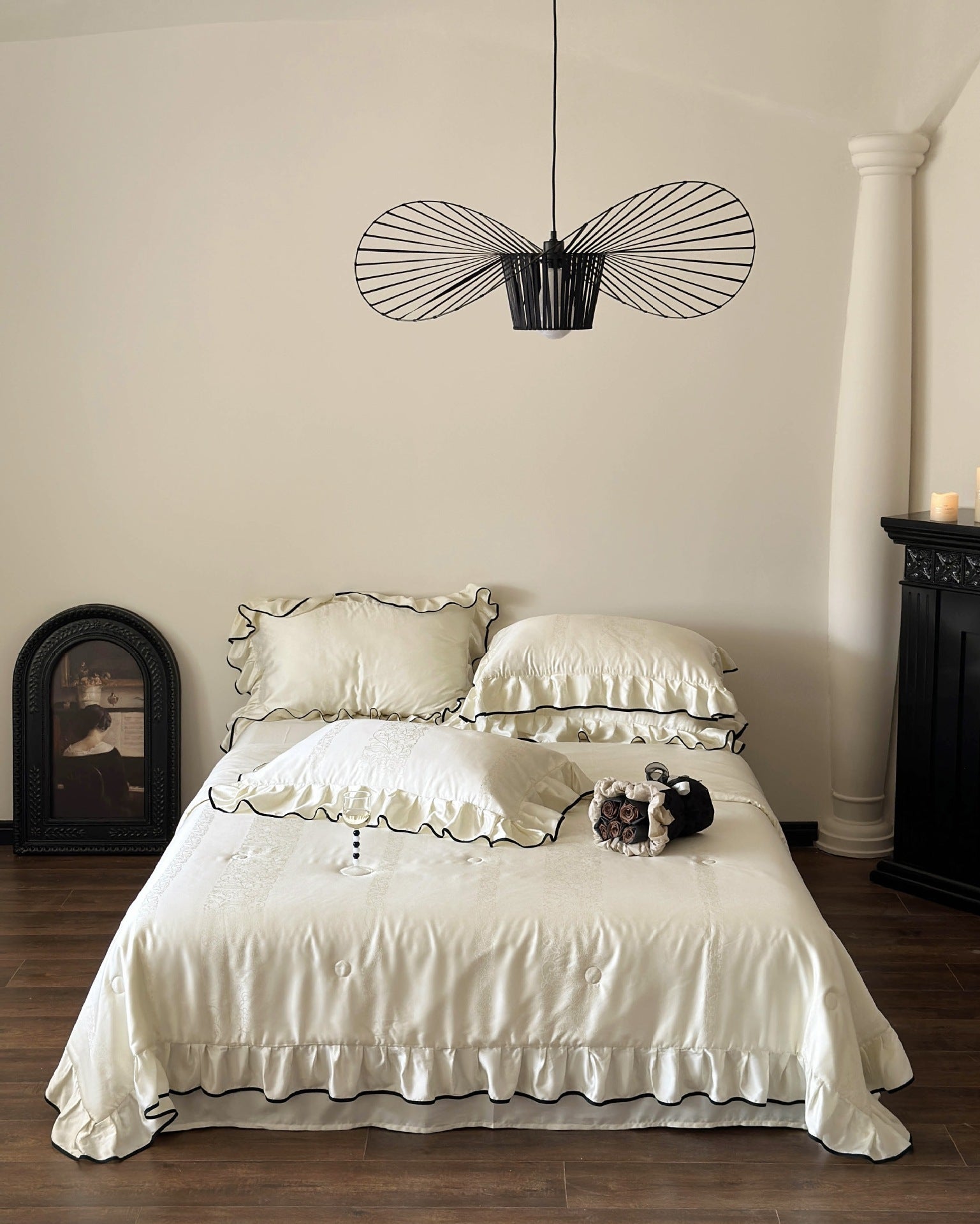 Silky Ruffle Blanket Comforter Set / White Comforter/Blanket Small/Medium/Medium+ Bedding