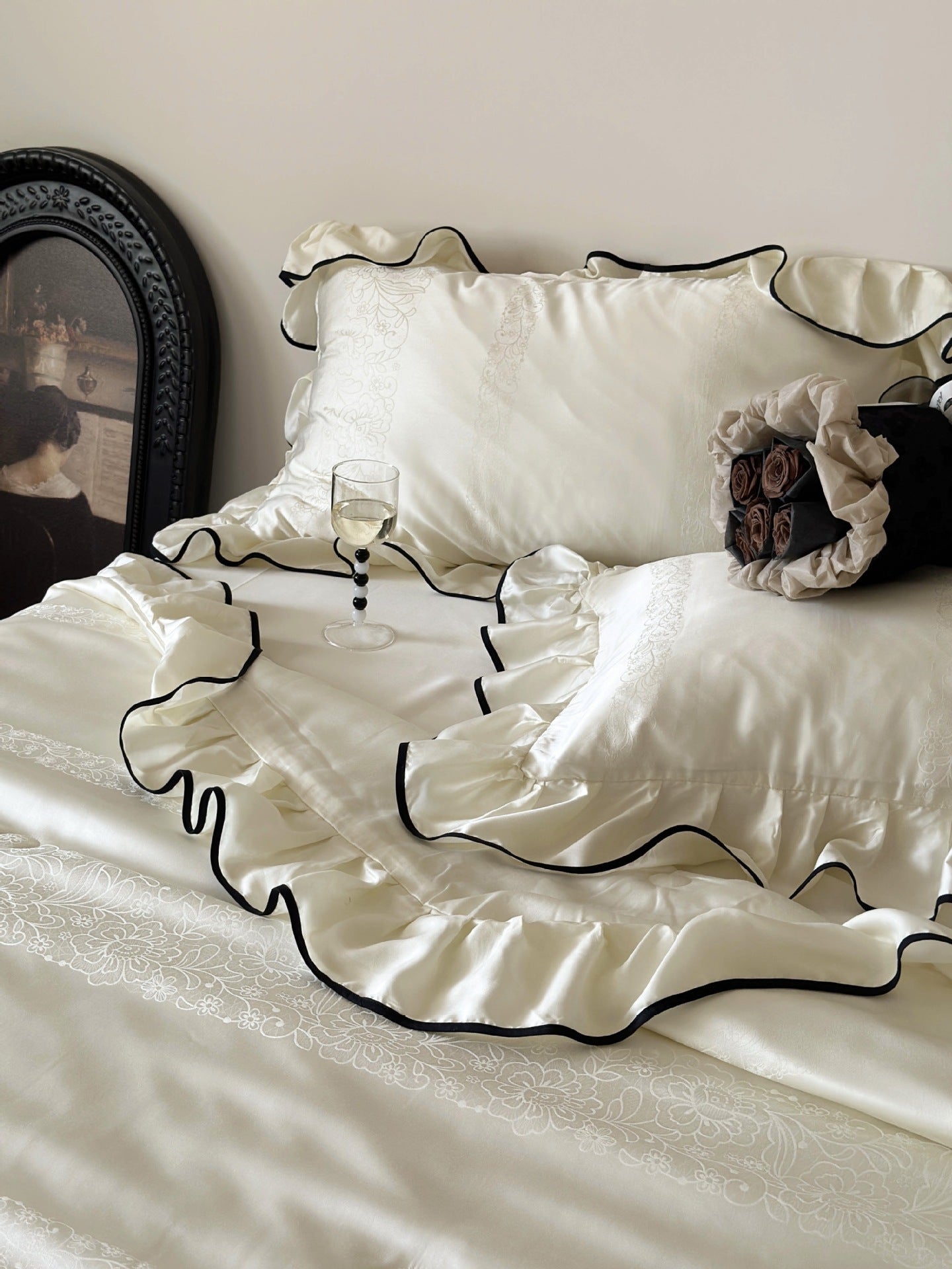 Silky Ruffle Blanket Comforter Set / White Bedding