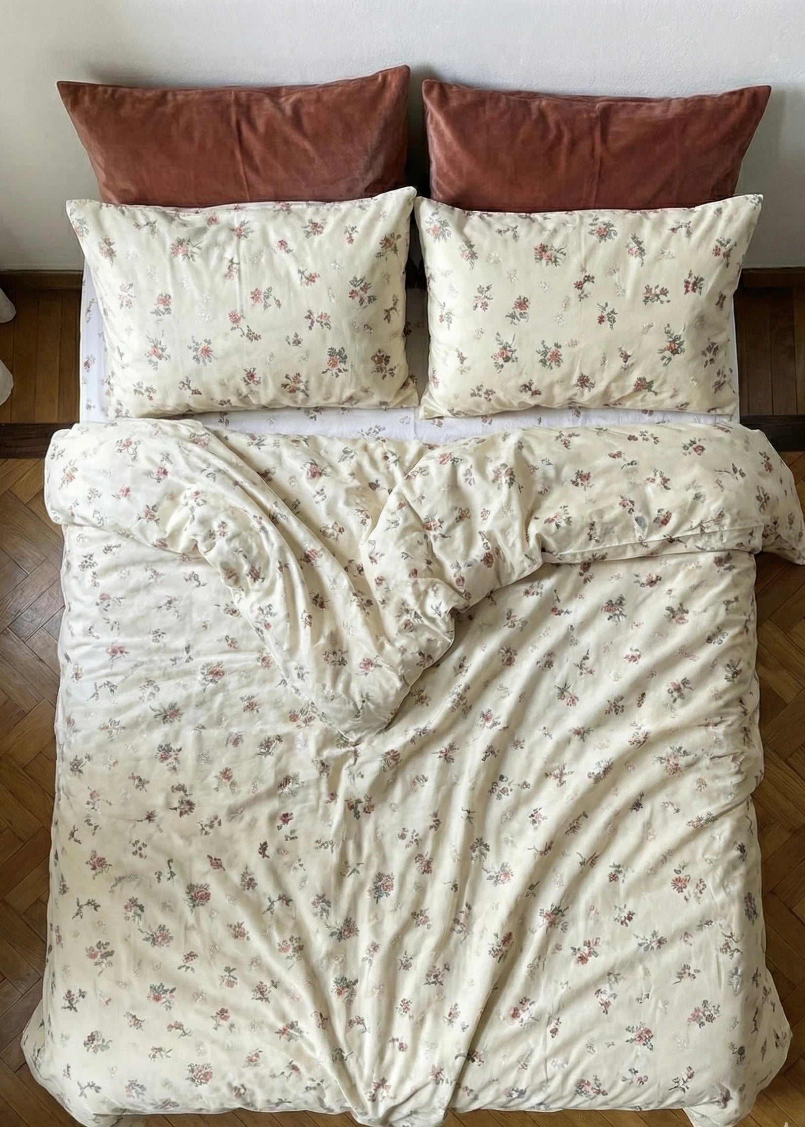 Vintage Inspired Floral Small Room Bedding Set / Brown + Beige