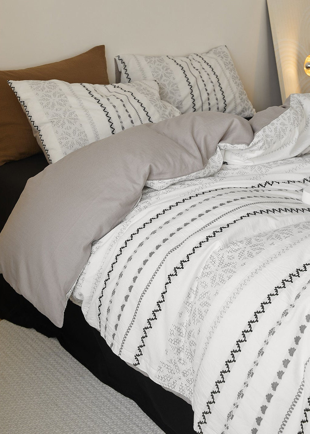 - Ever Lasting - Adriana Jacquard Bedding Set / Black + White - Bedding Set - Ever Lasting