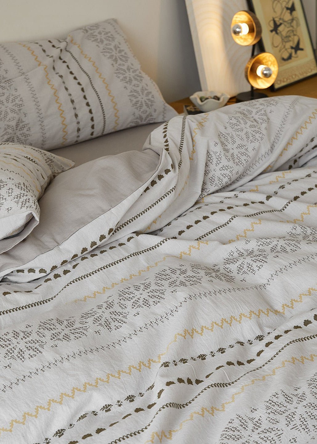 - Ever Lasting - Adriana Jacquard Bedding Set / Black + White - Bedding Set - Ever Lasting