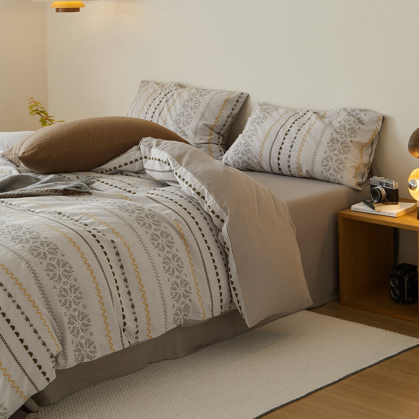 - Ever Lasting - Adriana Jacquard Bedding Set / Black + White - Bedding Set - Ever Lasting