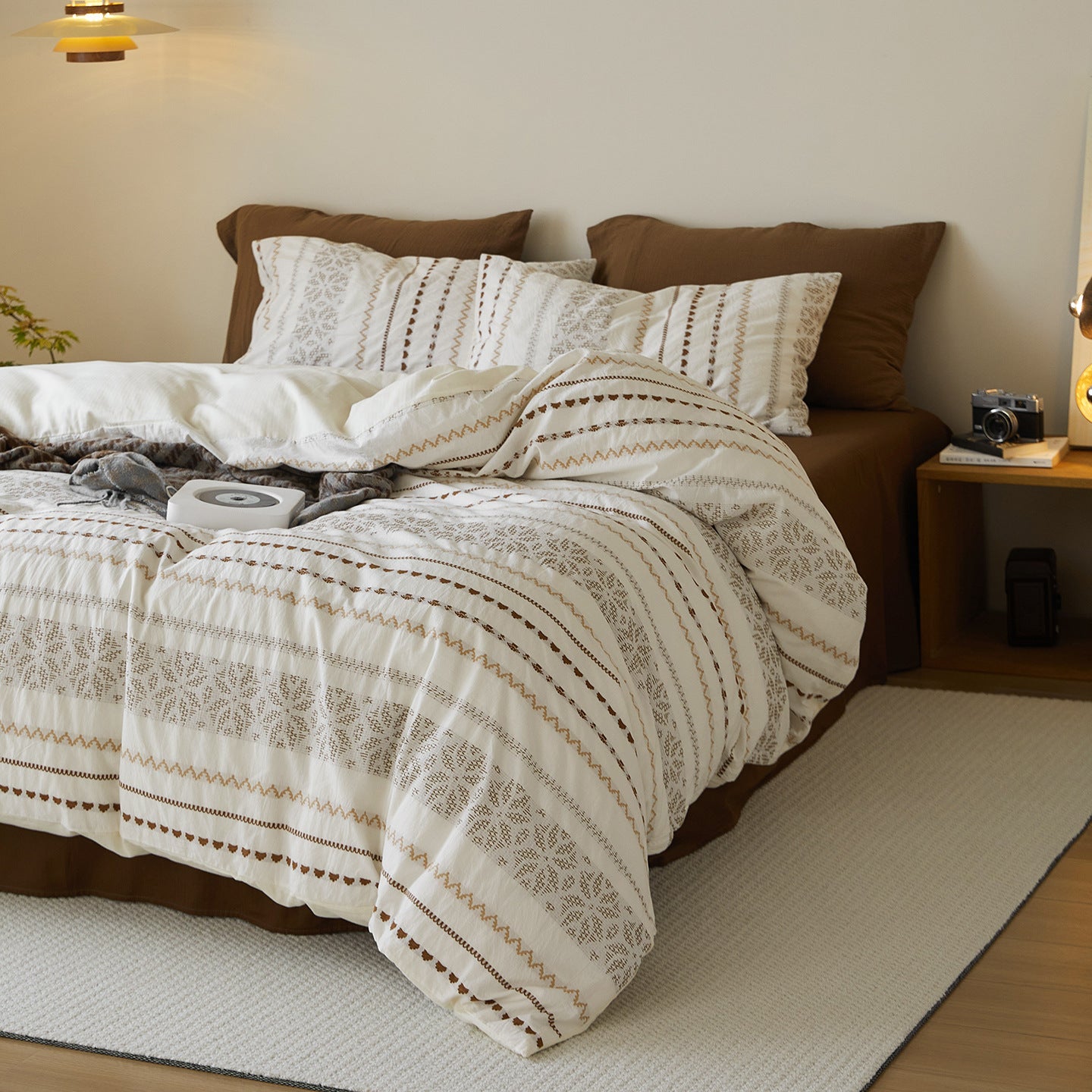 - Ever Lasting - Adriana Jacquard Bedding Set / Black + White - Bedding Set - Ever Lasting