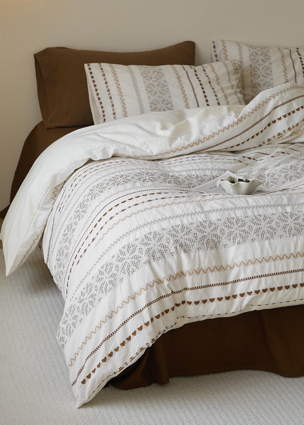 - Ever Lasting - Adriana Jacquard Bedding Set / Black + White - Bedding Set - Ever Lasting