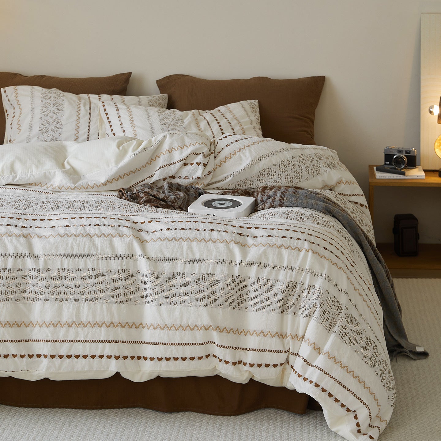 - Ever Lasting - Adriana Jacquard Bedding Set / Black + White - Bedding Set - Ever Lasting