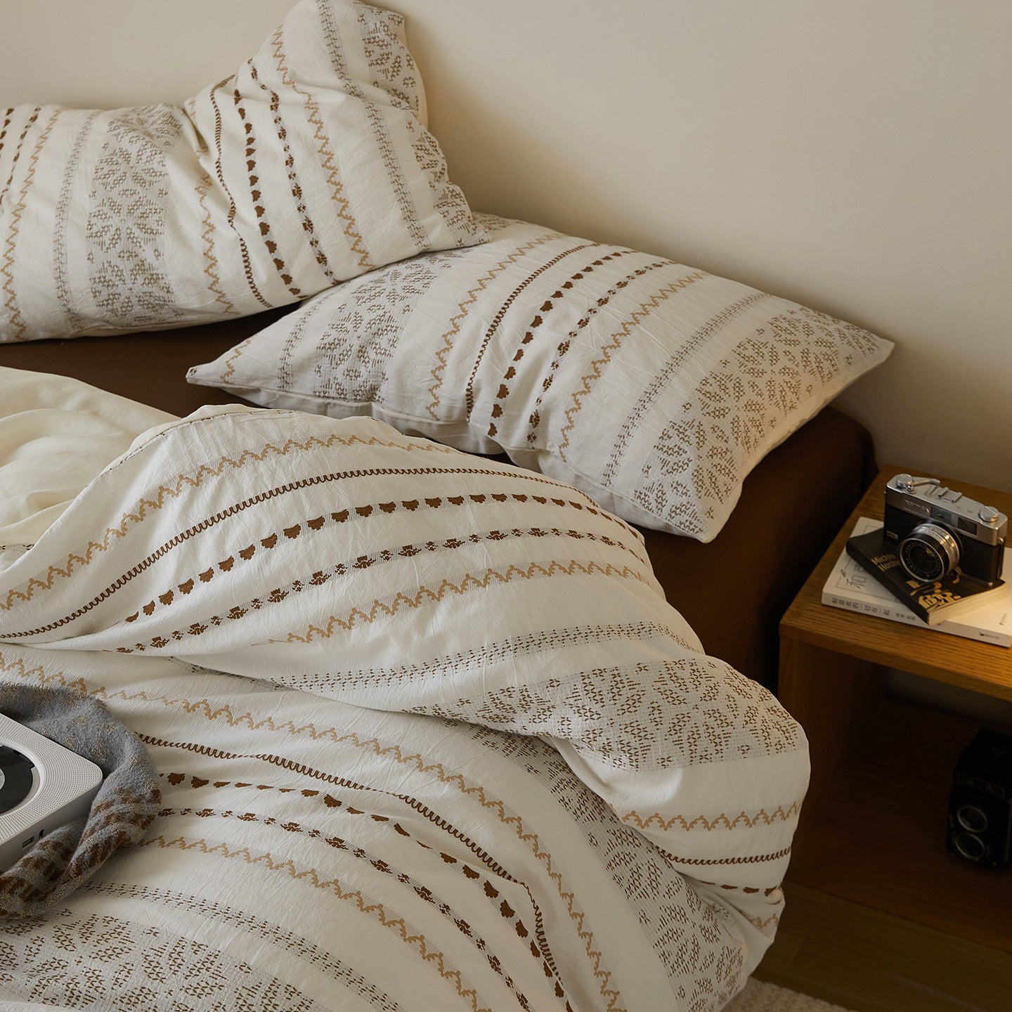 - Ever Lasting - Adriana Jacquard Bedding Set / Black + White - Bedding Set - Ever Lasting