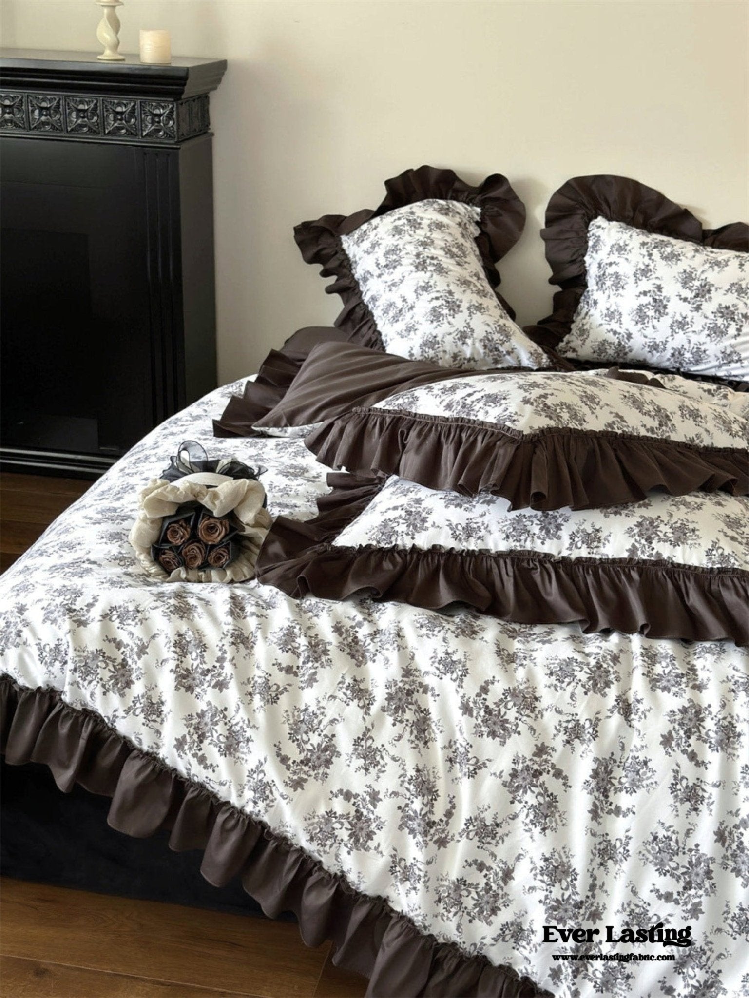 Aimé Romantic Vintage Ruffle Bedding Set / Gray - Ever Lasting