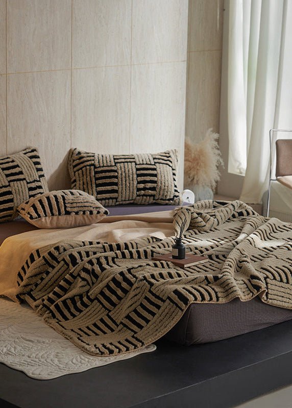 - Ever Lasting - Annabelle Fleece Throw Blanket / Brown - Blankets - Ever Lasting