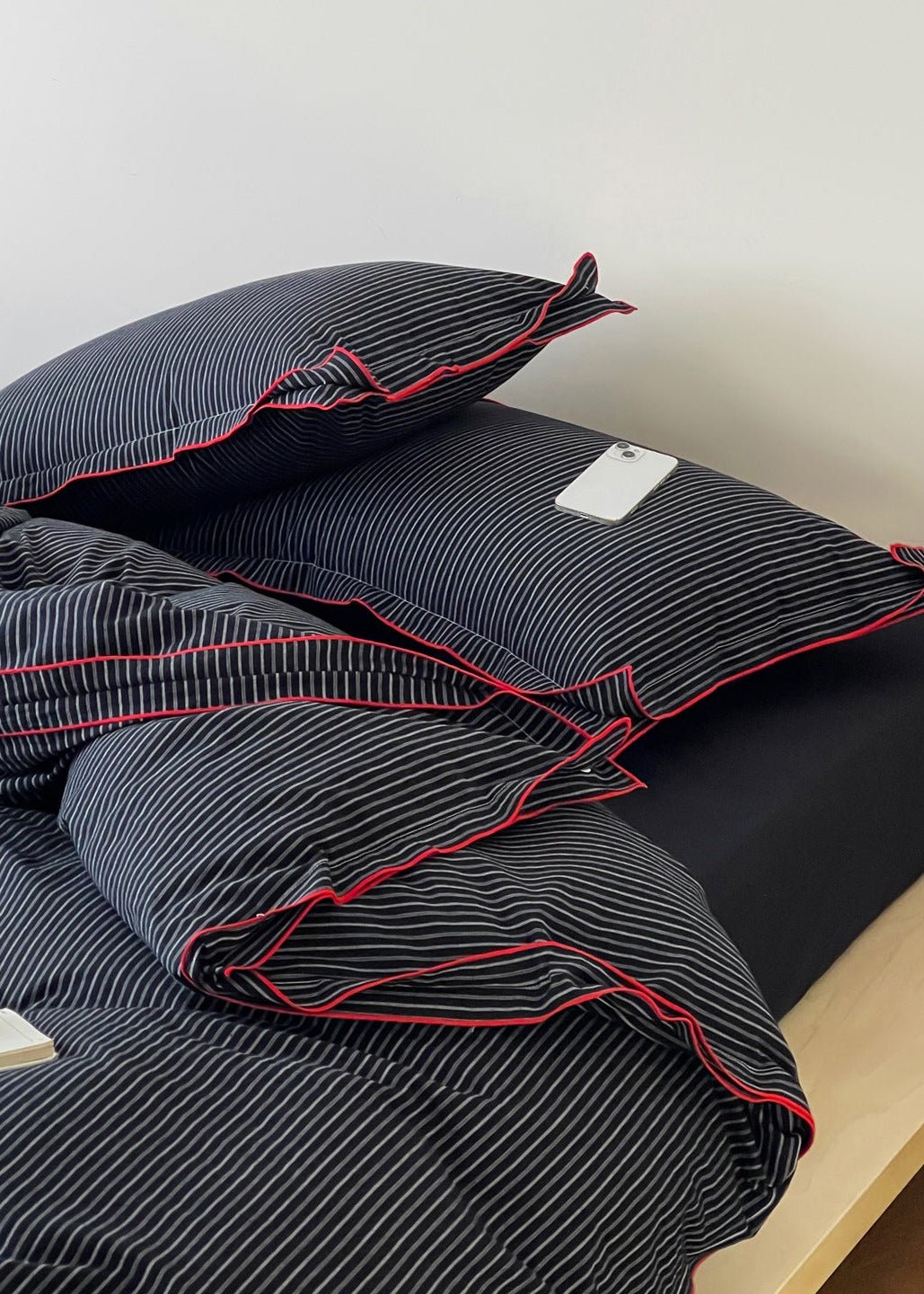 - Ever Lasting - Arthur Pinstripe Bedding Set / Black - Bedding Set - Ever Lasting