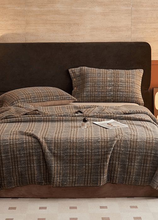 - Ever Lasting - Asher Fleece Throw Blanket / Brown - Blankets - Ever Lasting