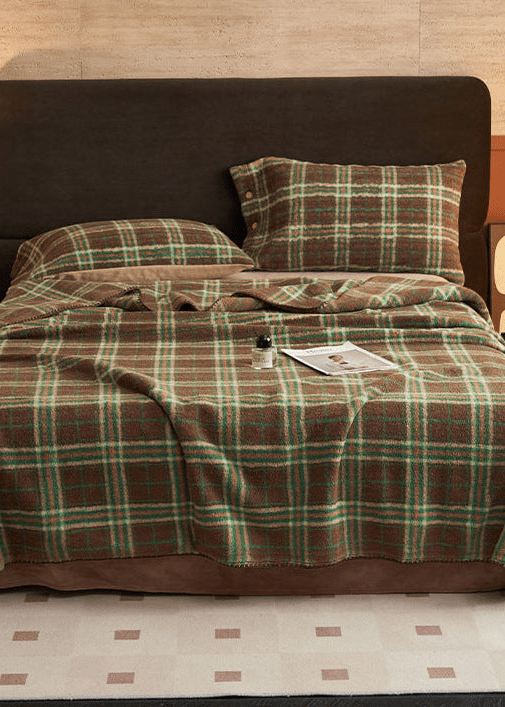 - Ever Lasting - Asher Fleece Throw Blanket / Brown - Blankets - Ever Lasting