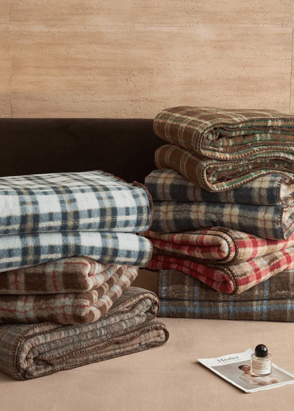 - Ever Lasting - Asher Fleece Throw Blanket / Brown - Blankets - Ever Lasting