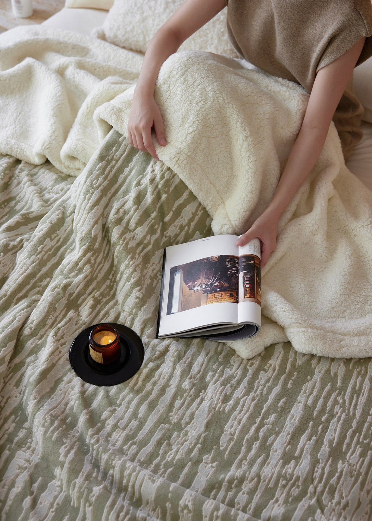 - Ever Lasting - Aurielle Lamb Wool Blanket / Green - Blankets - Ever Lasting