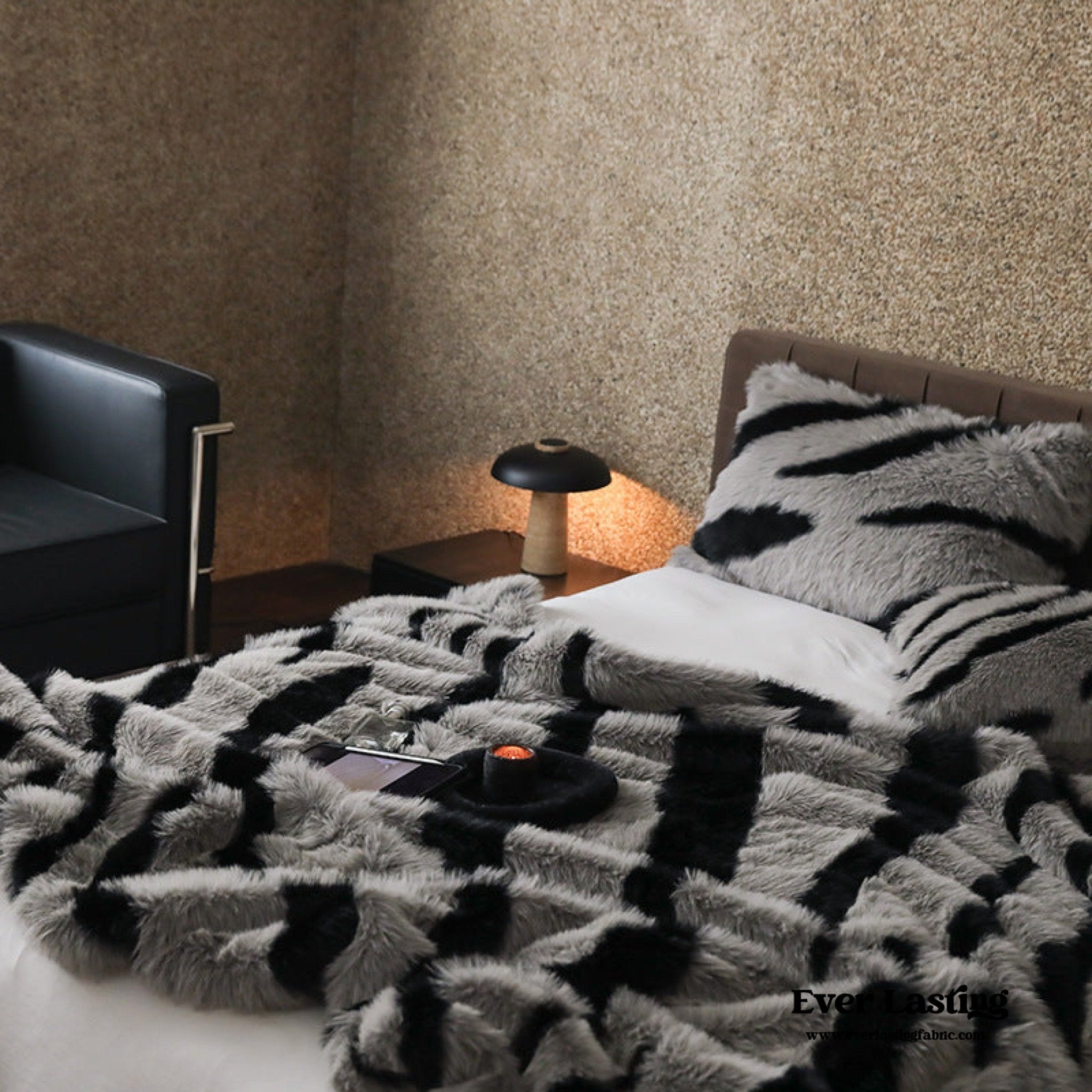 Classic Zebra Print Blanket & Pillows / White - Ever Lasting