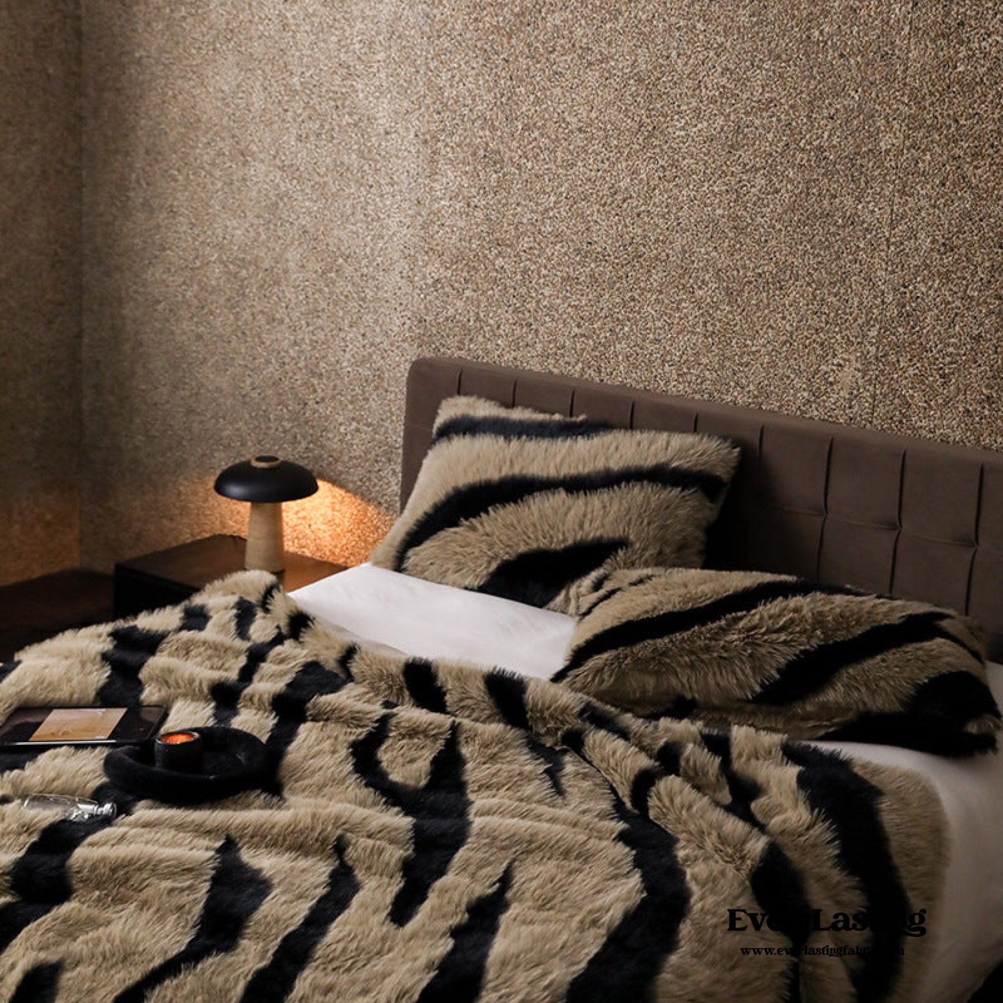 Classic Zebra Print Blanket & Pillows / White - Ever Lasting