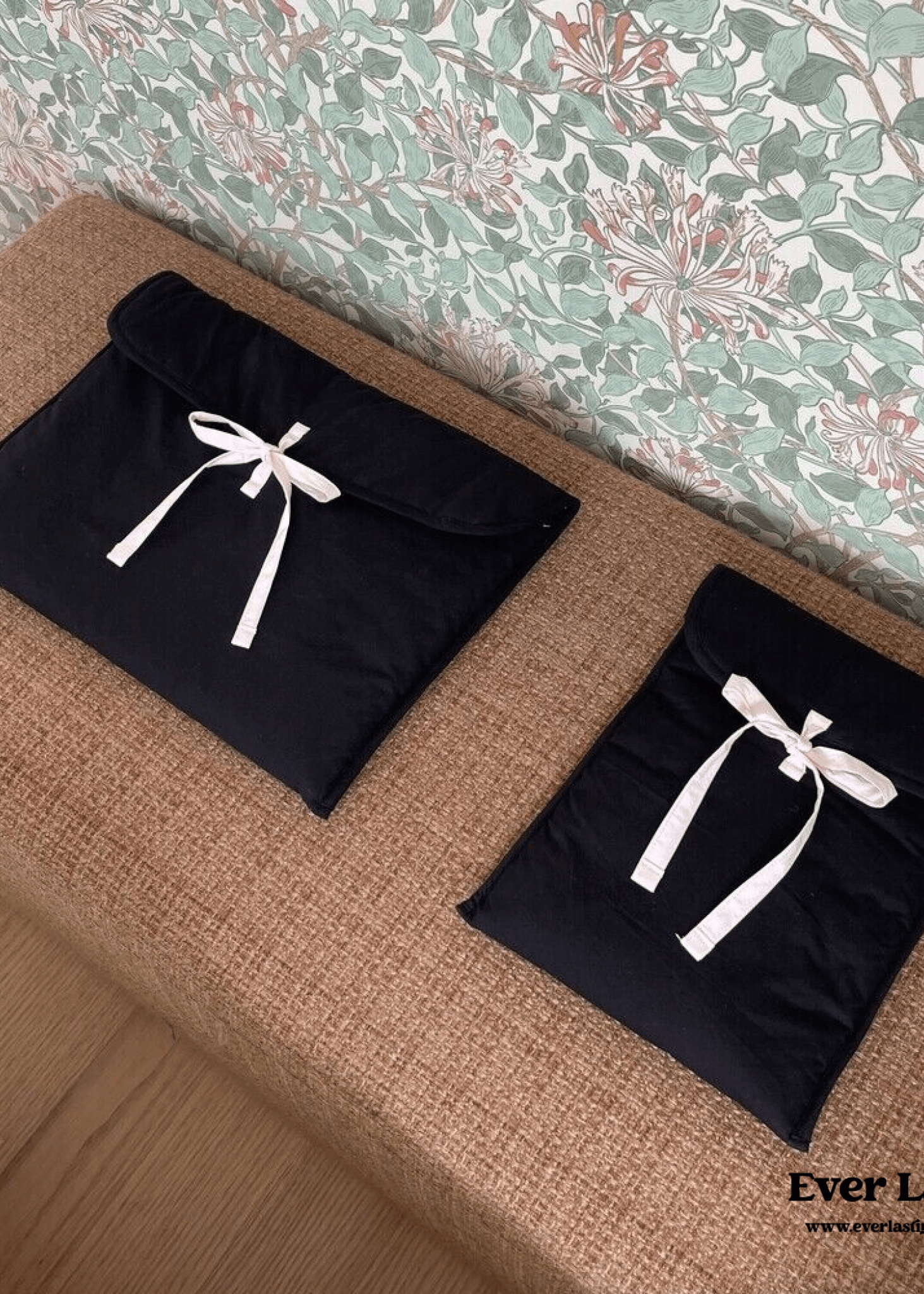 - Ever Lasting - Coquette Laptop Case / Black + Pink - Laptop Case - Ever Lasting