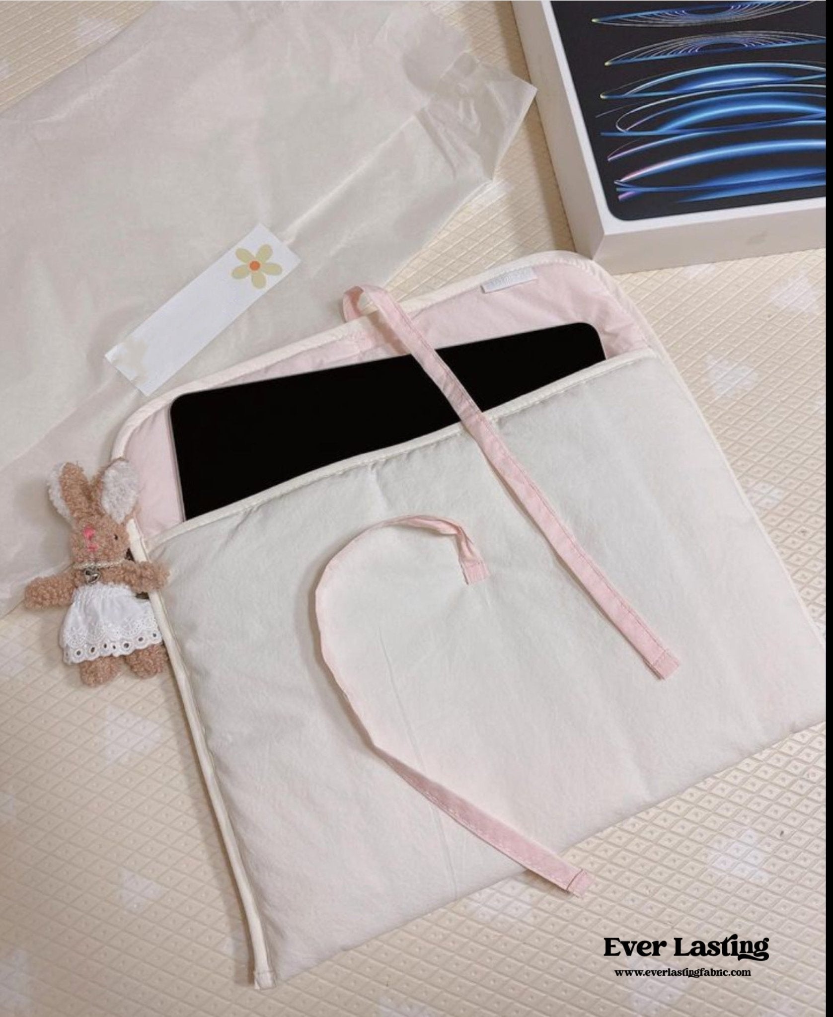 Coquette Laptop Case / Pink + White - Ever Lasting