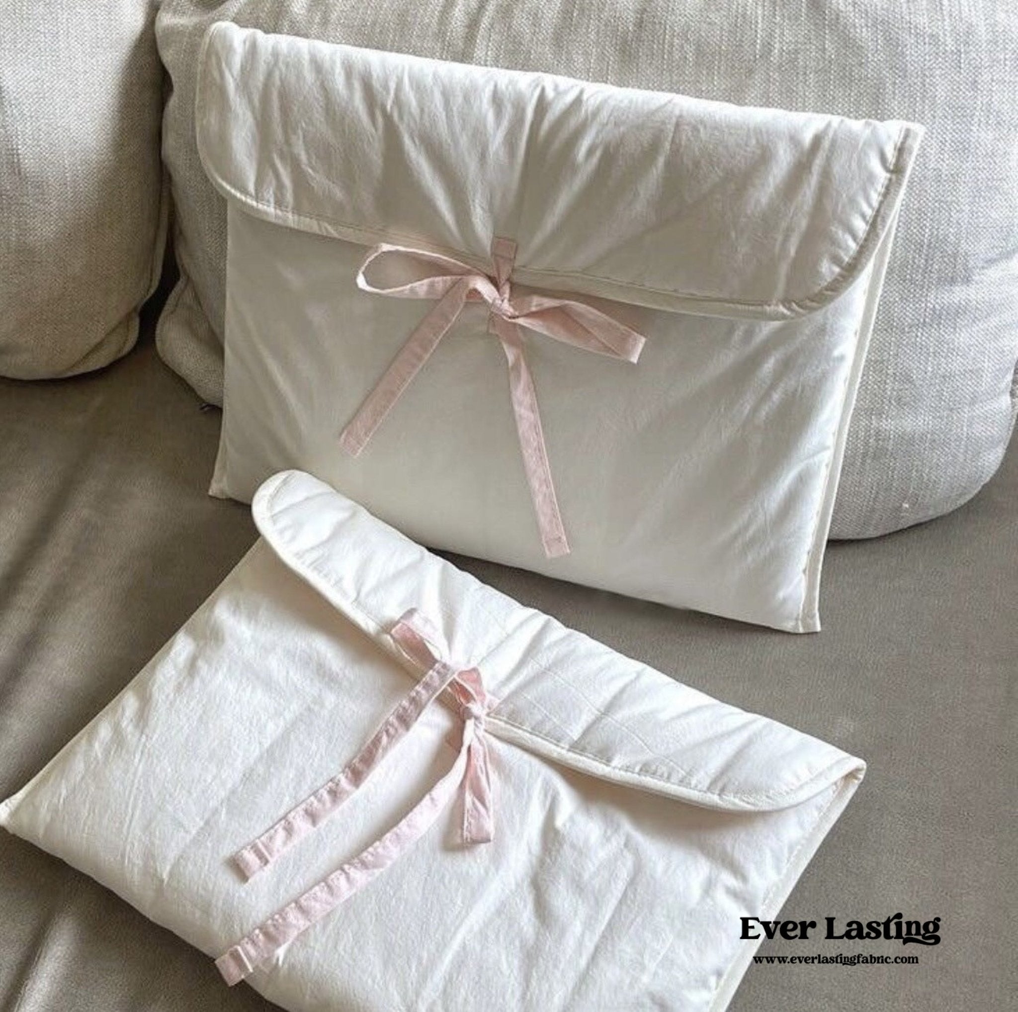 Coquette Laptop Case / Pink + White - Ever Lasting