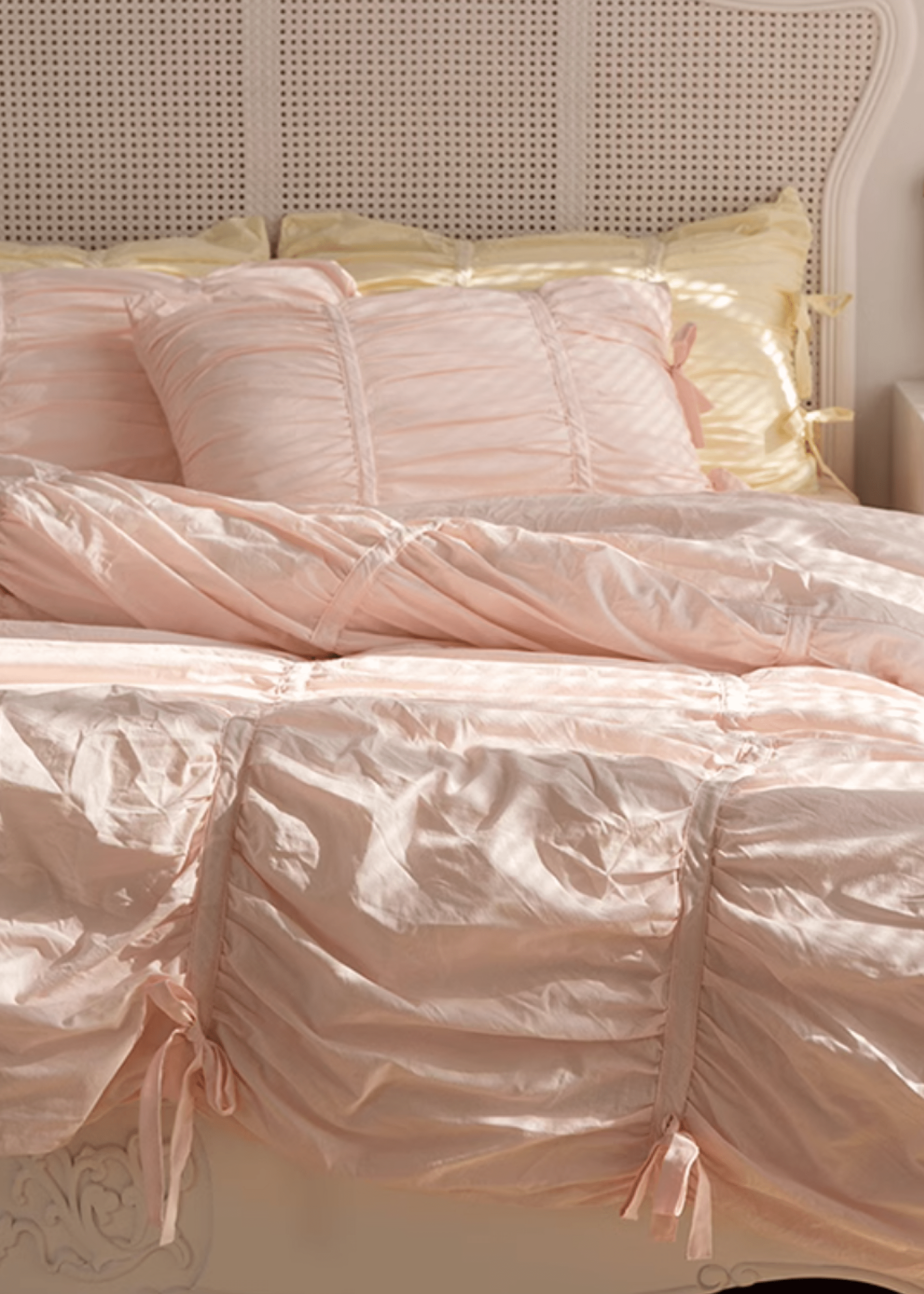 - Ever Lasting - Coquette Ruffle Bedding Set with Ties / Pink - Bedding Set - Ever Lasting