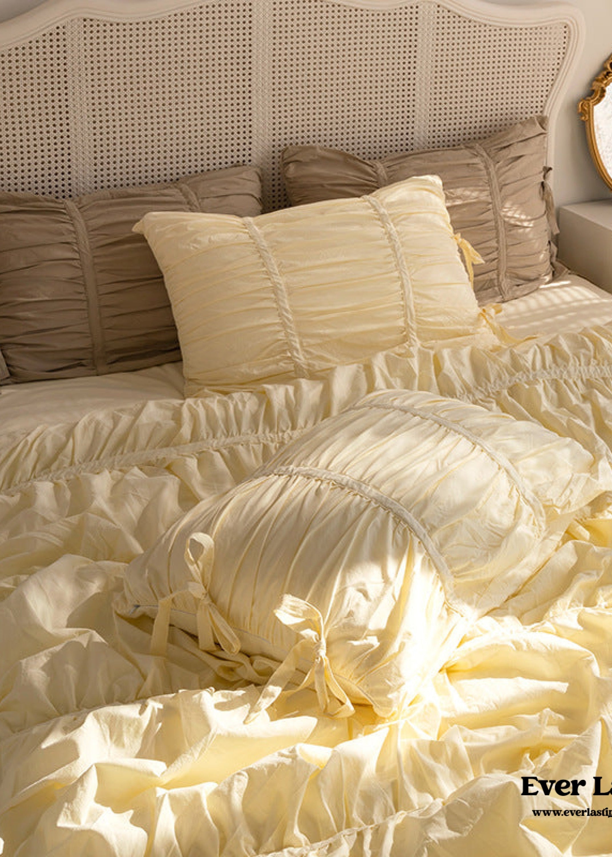 - Ever Lasting - Coquette Ruffle Bedding Set with Ties / Pink - Bedding Set - Ever Lasting