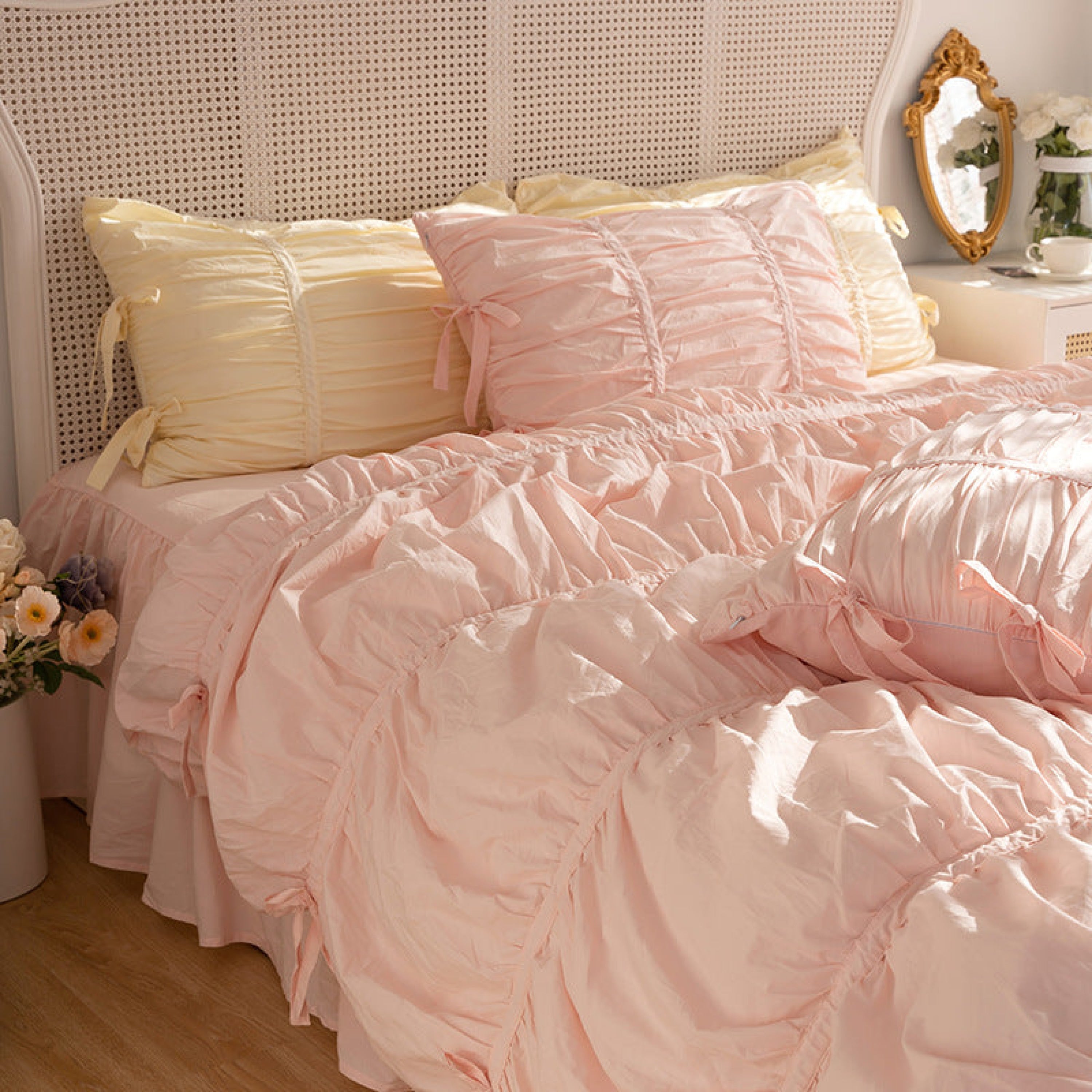 Coquette Ruffle Bedding Set with Ties / Pink