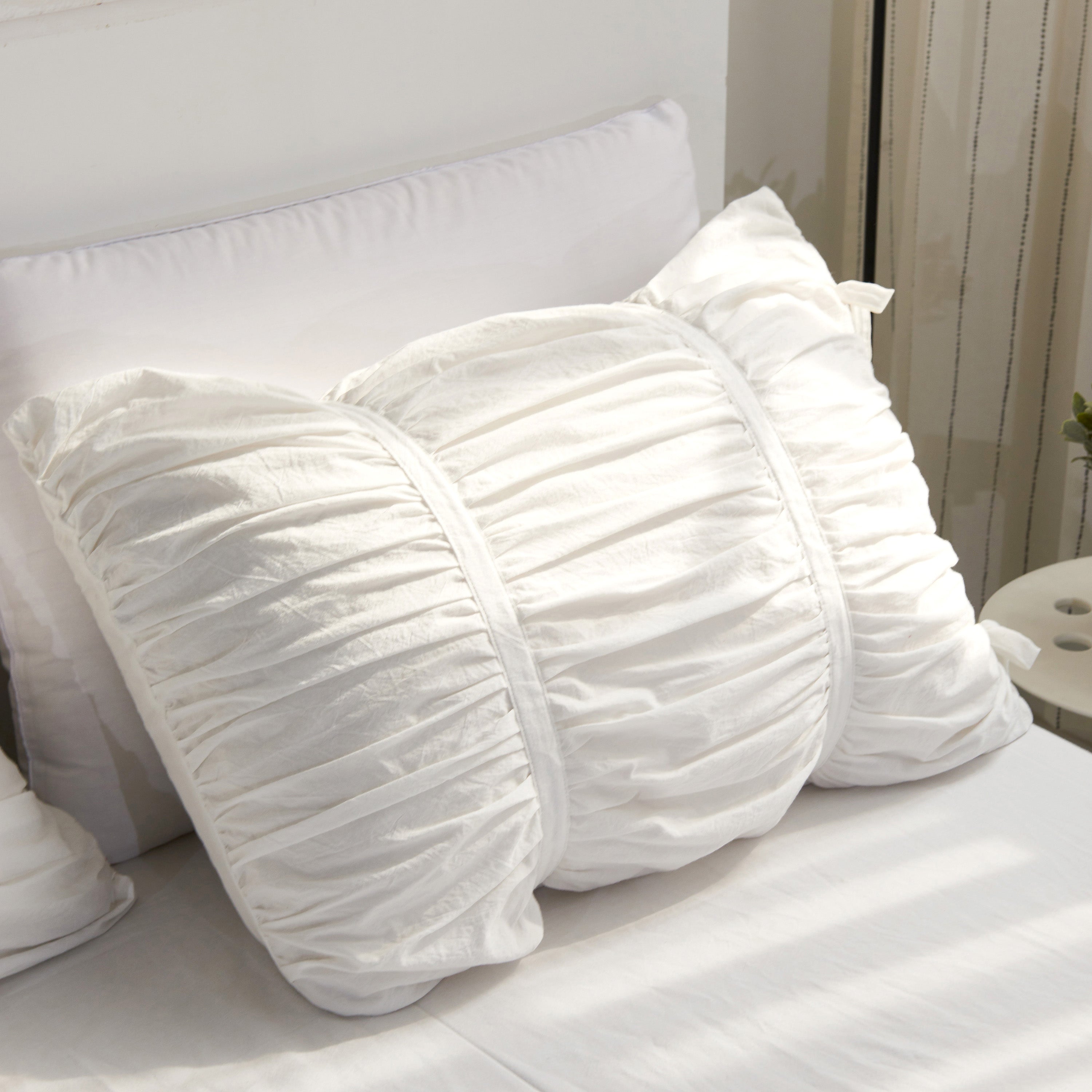 - Ever Lasting - Coquette Ruffle Bedding Set with Ties / White - Bedding Set - Ever Lasting