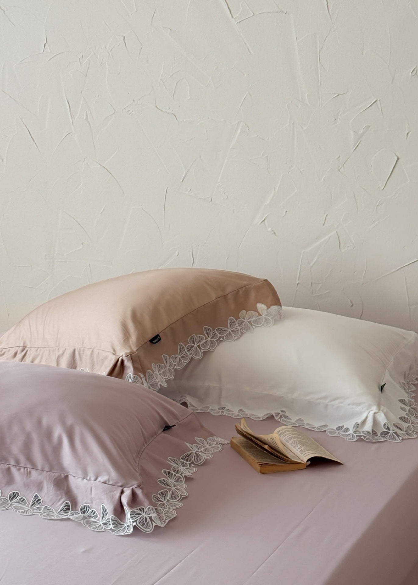 - Ever Lasting - Delaney TENCEL™ Ruffle Lace Bedding Set / Beige - Bedding Set - Ever Lasting