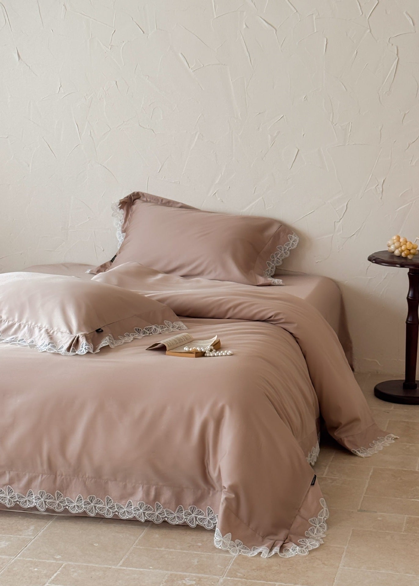 - Ever Lasting - Delaney TENCEL™ Ruffle Lace Bedding Set / Beige - Bedding Set - Ever Lasting