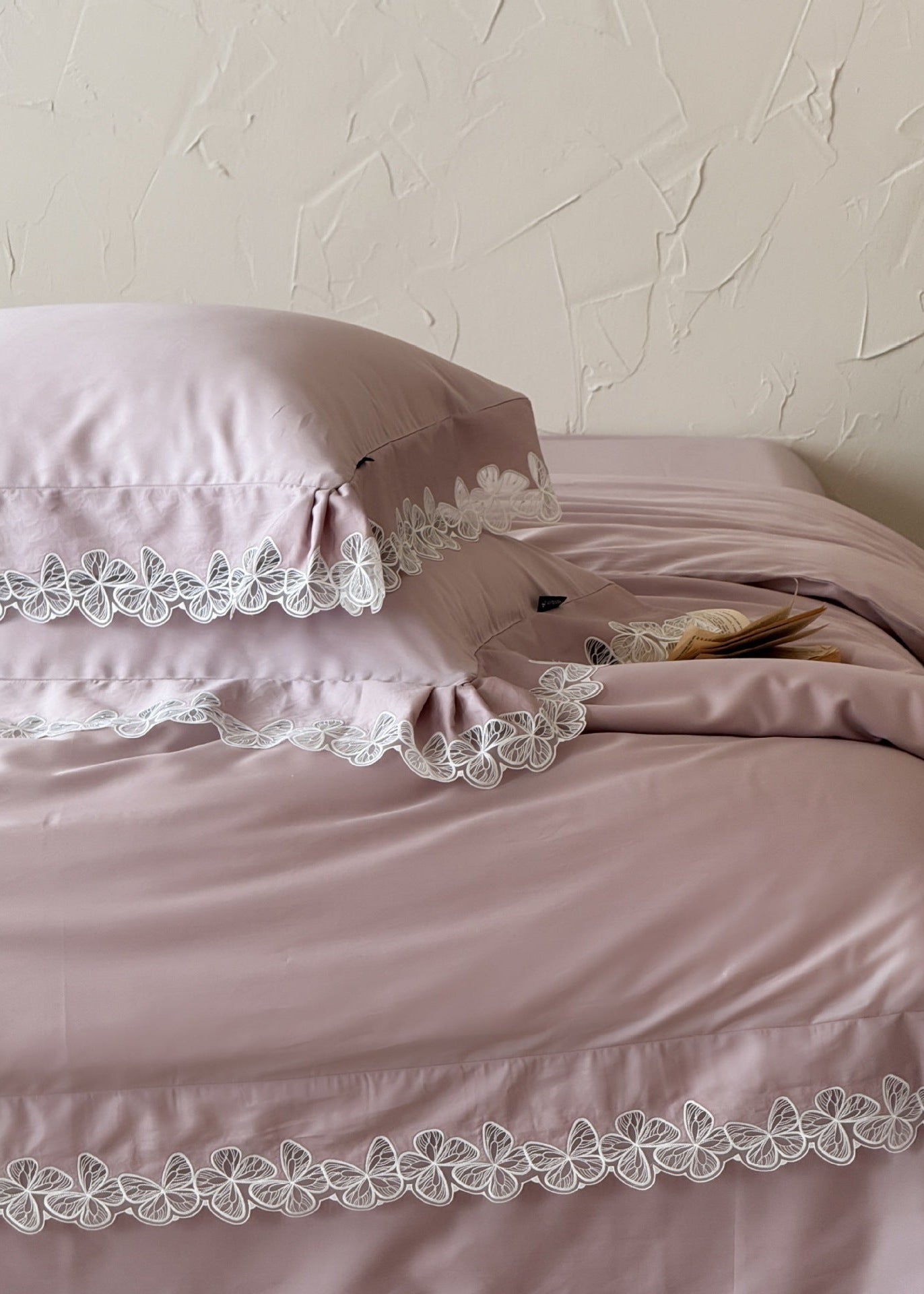 - Ever Lasting - Delaney TENCEL™ Ruffle Lace Bedding Set / Beige - Bedding Set - Ever Lasting