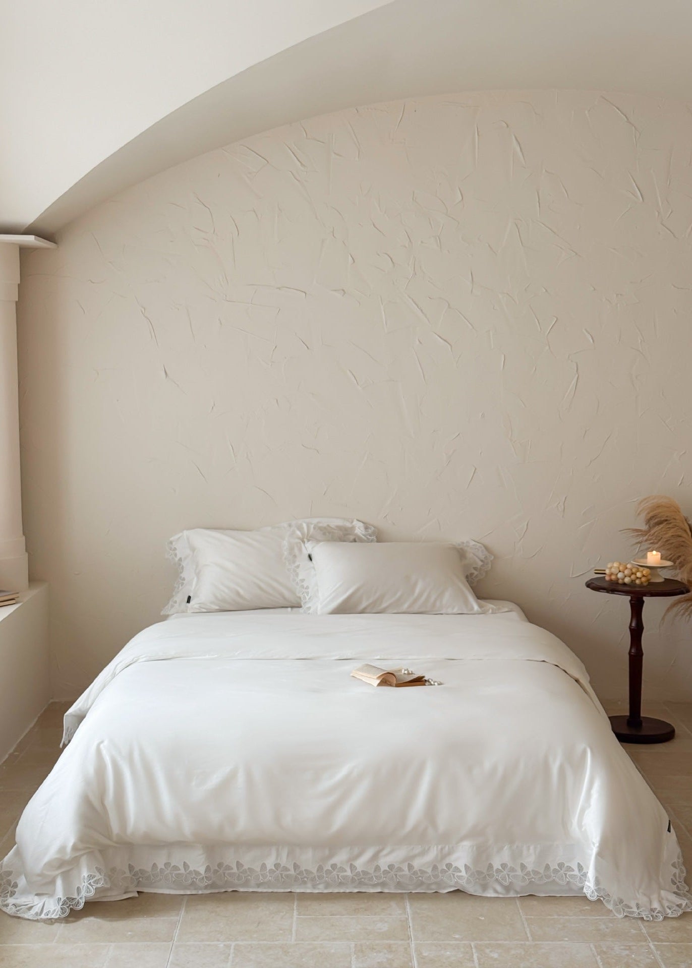 - Ever Lasting - Delaney TENCEL™ Ruffle Lace Bedding Set / Beige - Bedding Set - Ever Lasting